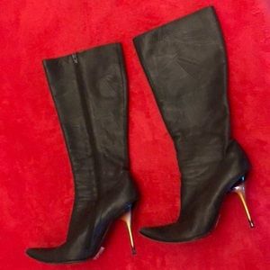 Début Boots in hand carved leather in size 38